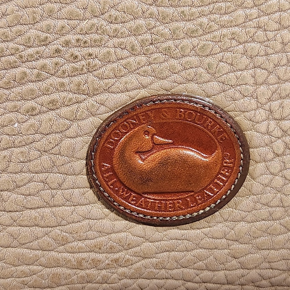 Vintage Dooney & Bourke All-Weather Leather Taupe Tan Crossbody Bag Purse Charm - Picture 5 of 16